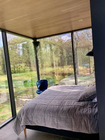 Фото номера Двухместный номер Делюкс с 1 кроватью Отель Riverbed inn ÖÖD mirror house and Iglucraft sauna by river г. Kanaküla 19